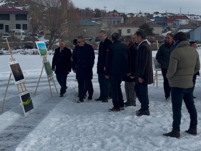 Buzla kaplı Çıldır Gölü’nde fotoğraf sergisi