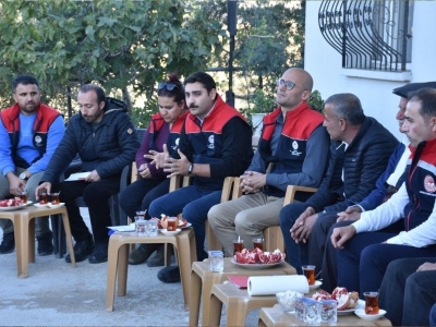 Ekipler köy köy geziyor, çiftçiyi bilgilendiriyor