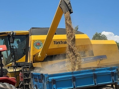 Devlet desteğiyle alınan biçerdöver çiftçilerin hizmetinde