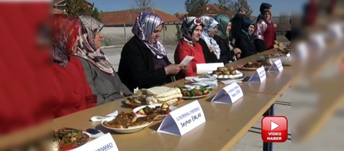 Kadın çiftçiler çilekten sonra mantar yetiştirdi