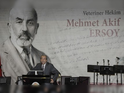 Mehmet Akif Ersoy hasretle anıldı