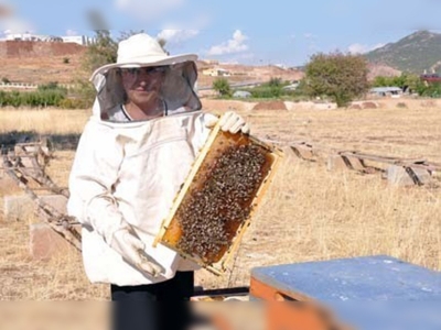 Tuncelili kadın arıcının hedefi bal ihracatı 