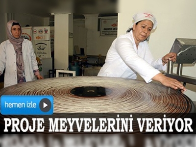 Kınalı eller Diyarbakır kadayıfı üretiyor