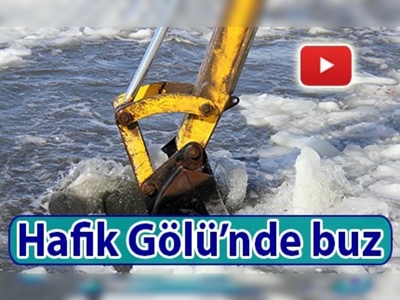 Balıklar yaşasın diye göldeki buzları kırdılar