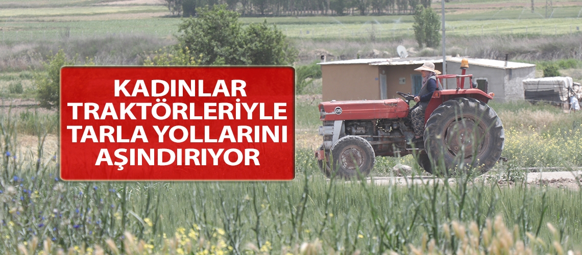 Kadınlar traktörleriyle tarla yollarını aşındırıyor