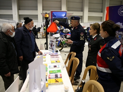 Jandarmadan çiftçilere trafik bilgilendirmesi