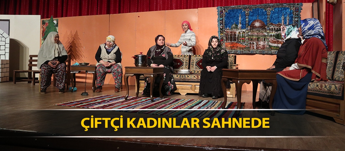 Çiftçi kadınlar sahnede