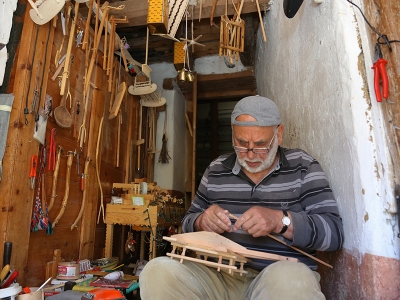 Tarım aletlerini maketleriyle yaşatıyor